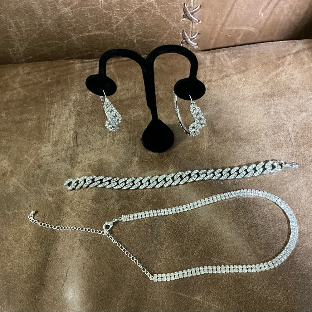 Sparkly Silver Toned Metal Necklace Earrings Bracelet Fashion Jewelry Modern